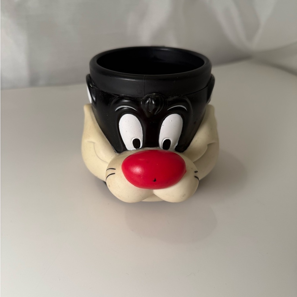 Vintage 1992 Sylvester the Cat Looney Tunes Promotional Plastic 3D Cup Mug